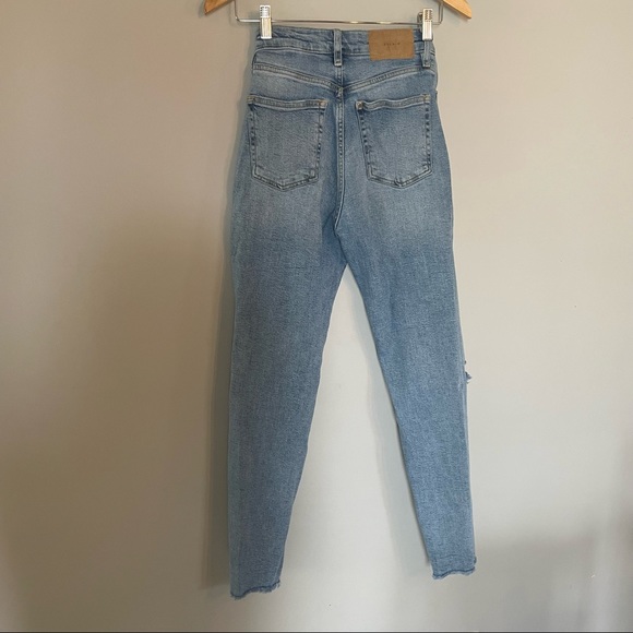 H&M high waisted blue mom jeans - Picture 2 of 3